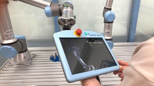 В Лабораторию интеллектуальных робототехнических систем прибыли два новых промышленных коллаборативных робота Universal Robotics