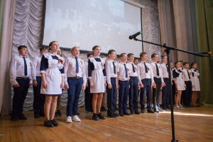 В 'Университетской' школе прошел конкурс военно-патриотической песни 'Битва хоров'