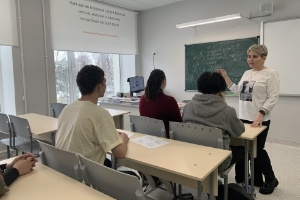 Преподаватели кафедры математики и прикладной информатики продолжают вести блок занятий, посвященный подготовке к ЕГЭ