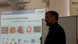 Руководитель лаборатории Олег Гусев прочитал открытую лекцию для студентов-зоологов