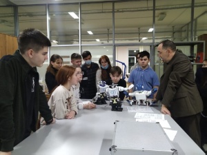Обучающиеся СУНЦ IT-лицейя КФУ посетили Инженерный институт
