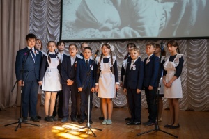 В 'Университетской' школе состоялся конкурс военно-патриотической песни 'Битва хоров'