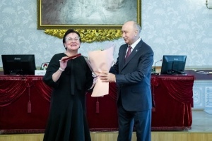 Christian Frähn Medal given to Director of the Institute of Oriental Manuscripts Irina Popova
