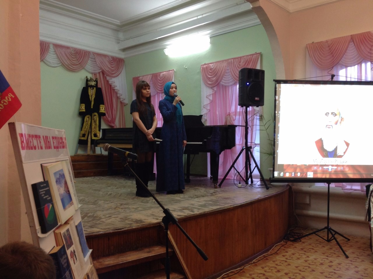 Студенты ИМОИиВ побывале на празднике персидско-таджикской поэзии в Чистополе